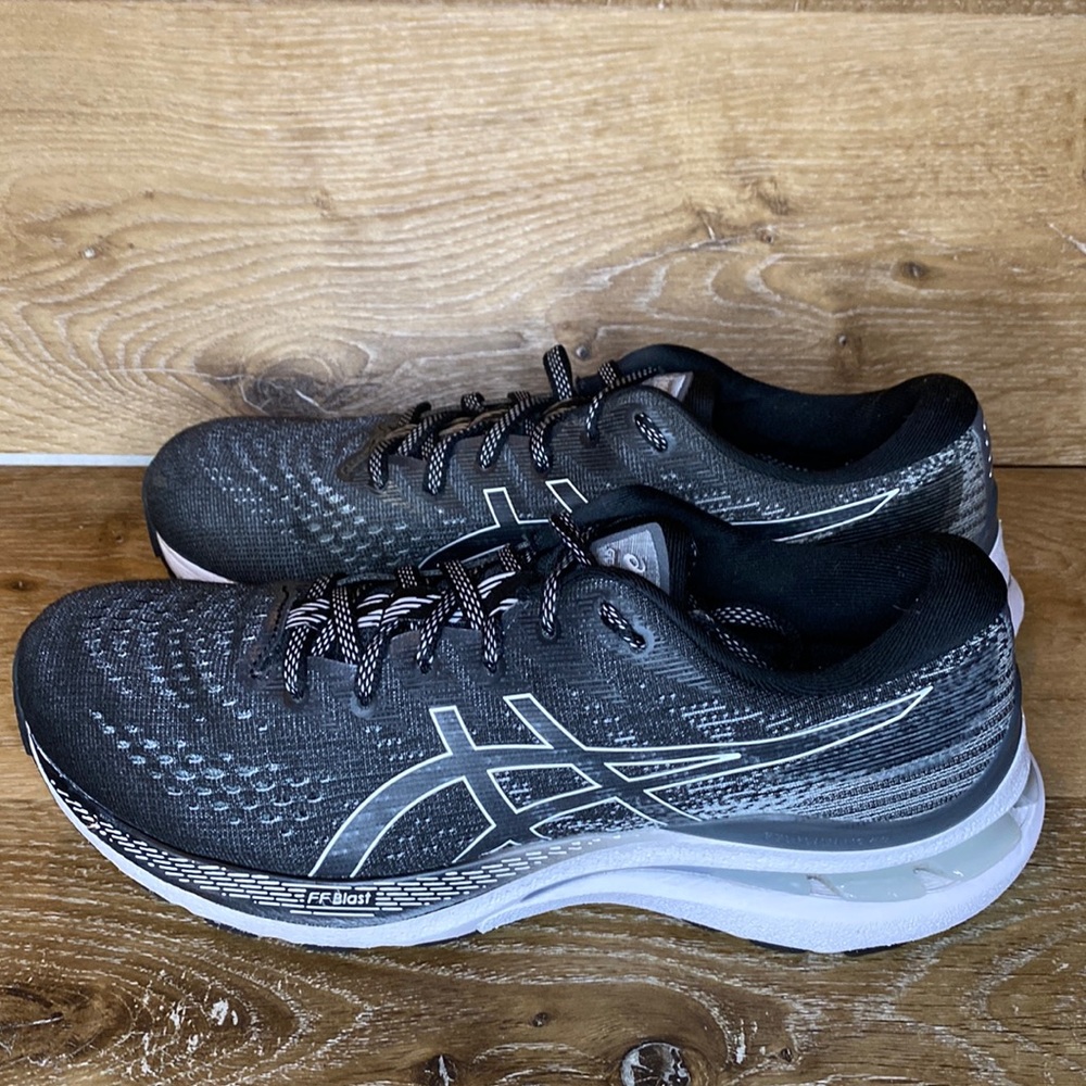ASICS Gel-Kayano 28 Size 9 wide